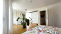 Zimmer 2 mit Zugang zum Balkon