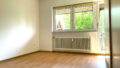 SChlafzimmer 1 mit Zugang zu Balkon 1