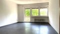Wohnzimmer mit Zugang zu Balkon 1