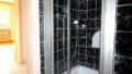 EG: Tageslicht-Badezimmer