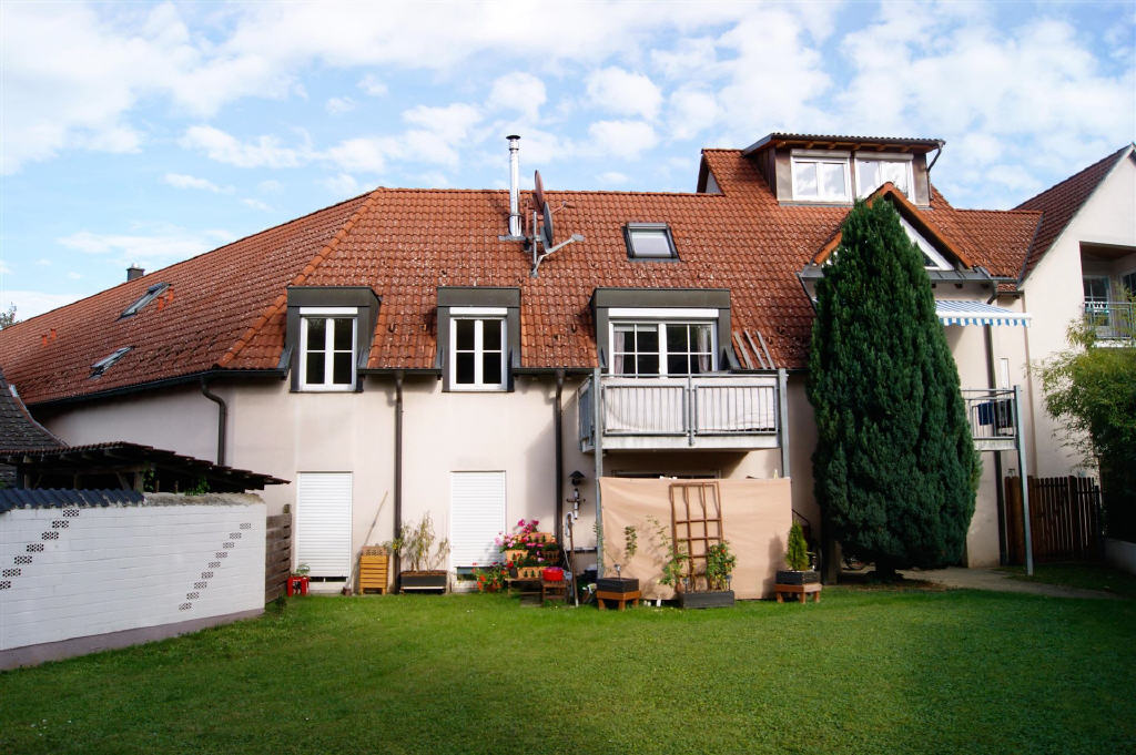 Hausansicht mit Blick zur Wohnung