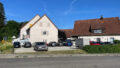 Anwesen mit Parkplatz