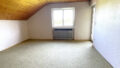 DG: Zimmer 3 mit Zugang zum Balkon