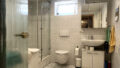UG: Badezimmer mit Fenster