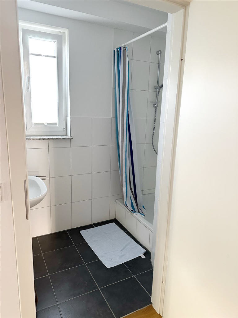 "Hobbyraum" im EG: Tageslicht-WC