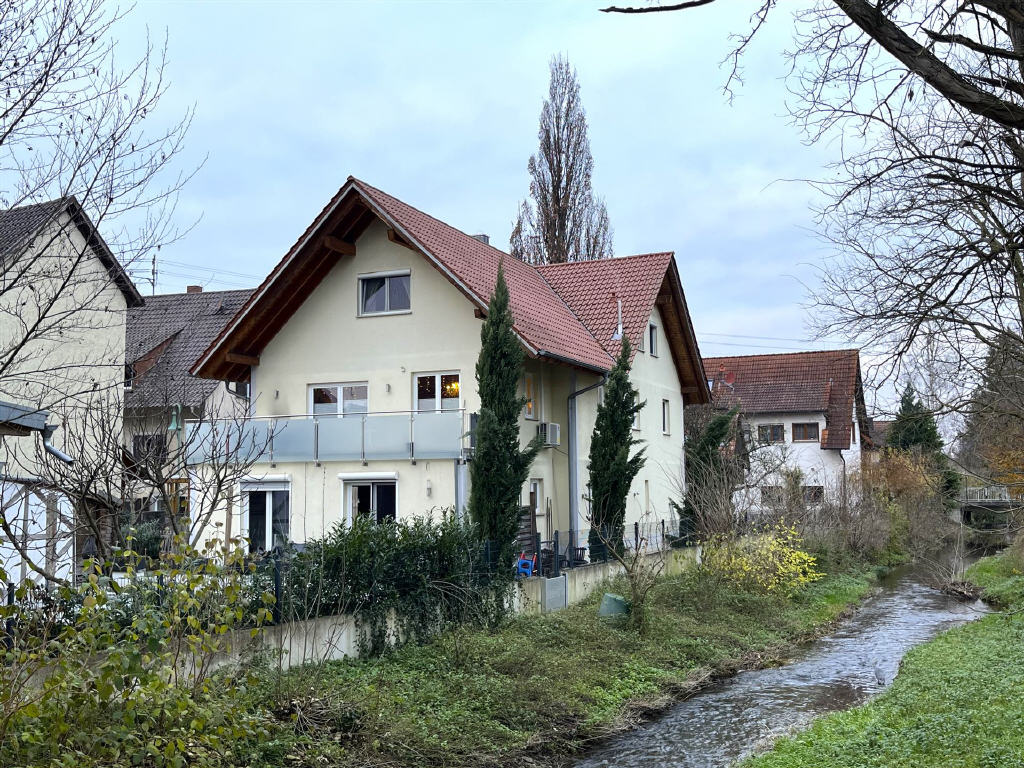 "Hobbyraum" im EG: Tageslicht-Duschbad