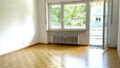 Wohn-/Esszimmer mit Zugang zum Süd-Balkon
