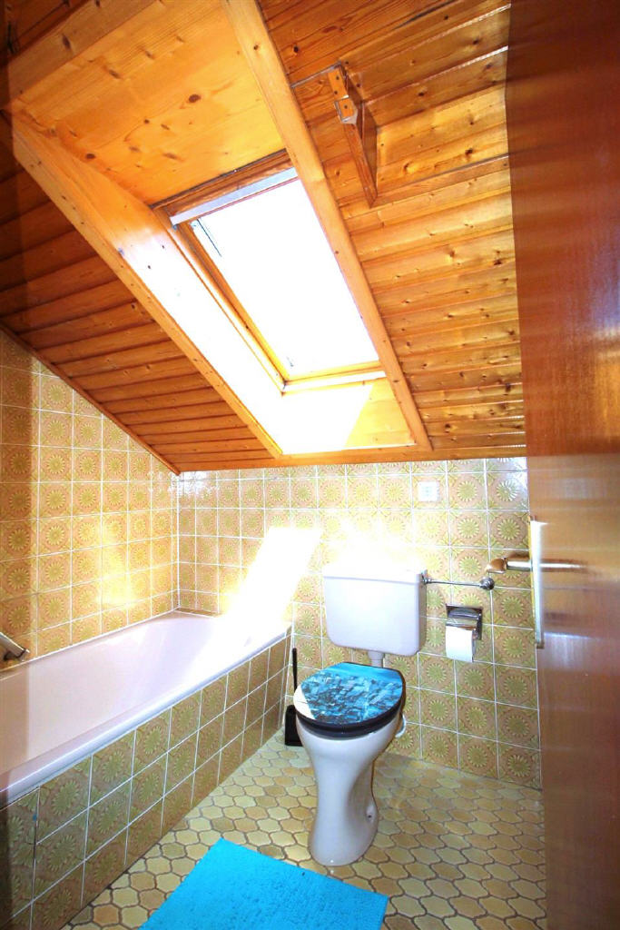 OG: Tageslicht-Badezimmer