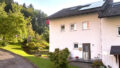 OG: Zimmer 3 mit Zugang zum Balkon 1