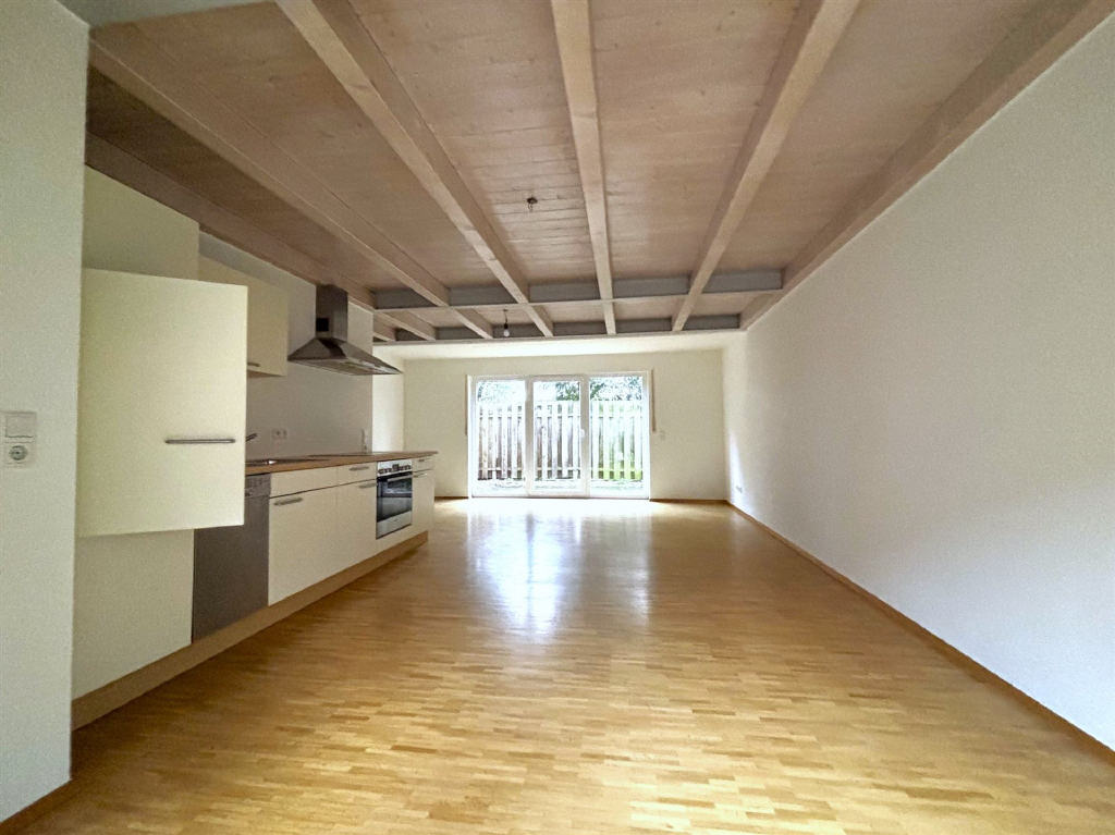 EG: Wohnen / Essen / Kochen mit Zugang zur Terrass