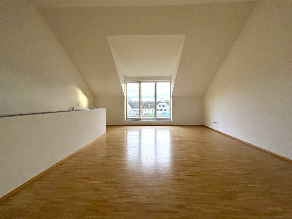 DG: Studio mit Zugang zum Balkon/Dachterrasse