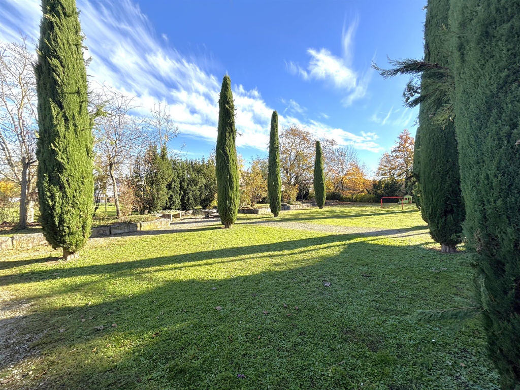 Gemeinschaftlich genutztes, parkähnliches Gartengr