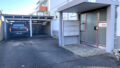 Carport-Stellplatz / Hauseingang
