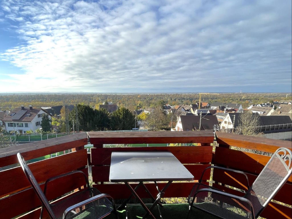 DG: Unverbaubare Fernsicht über die Rheinebene bis