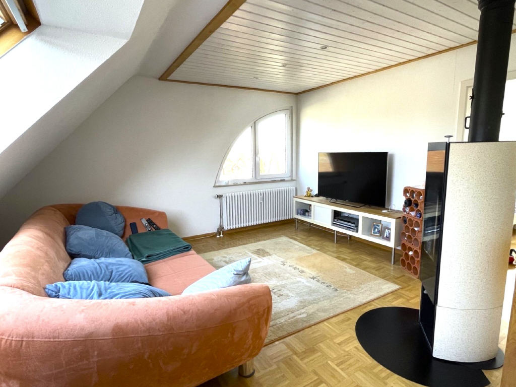 Studio mit Schwedenofen im DG