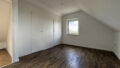 mit Einbauschrank