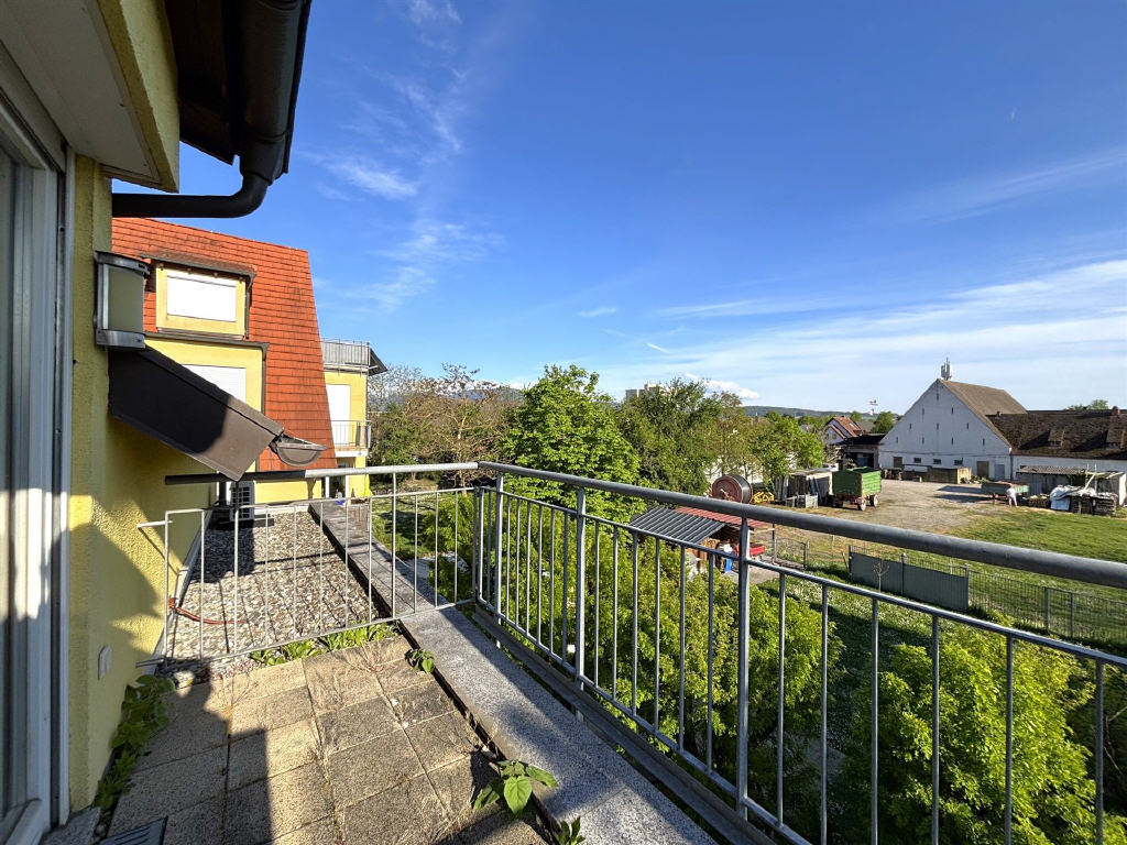 Dachterrasse mit Sicht Richtung Schwarzwald