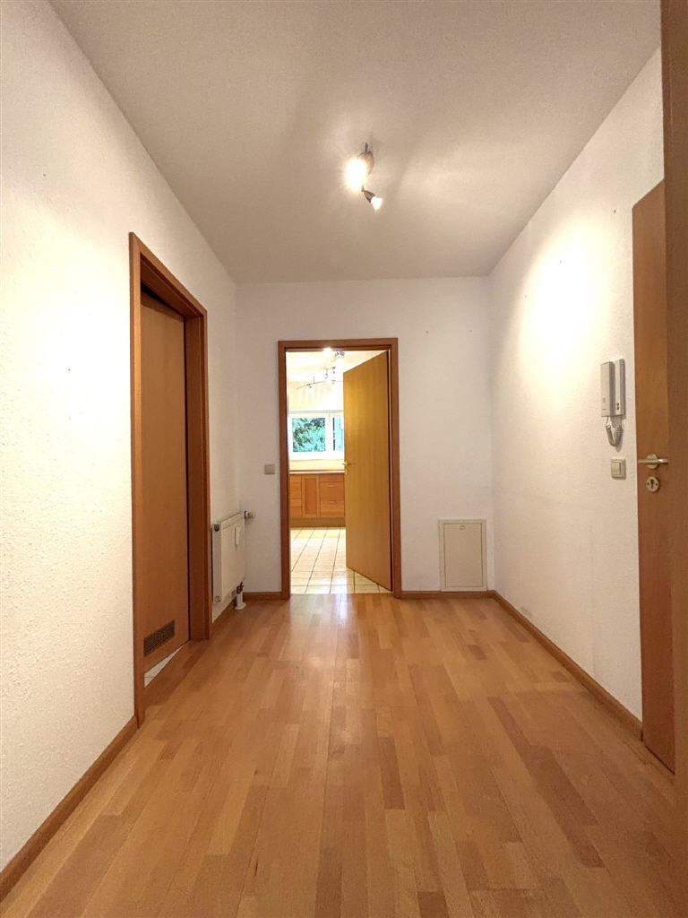 Wohn-/Esszimmer mit Zugang zur Terrasse