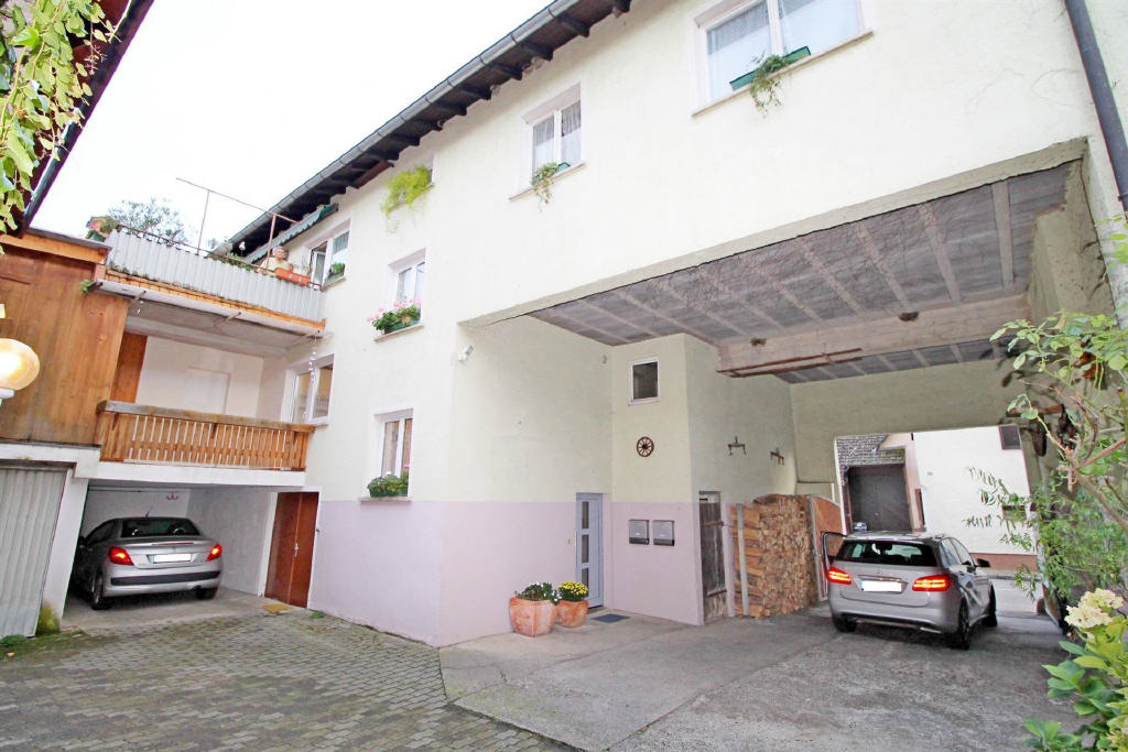 Hofbereich / Zugang zum 2-Familienwohnhaus