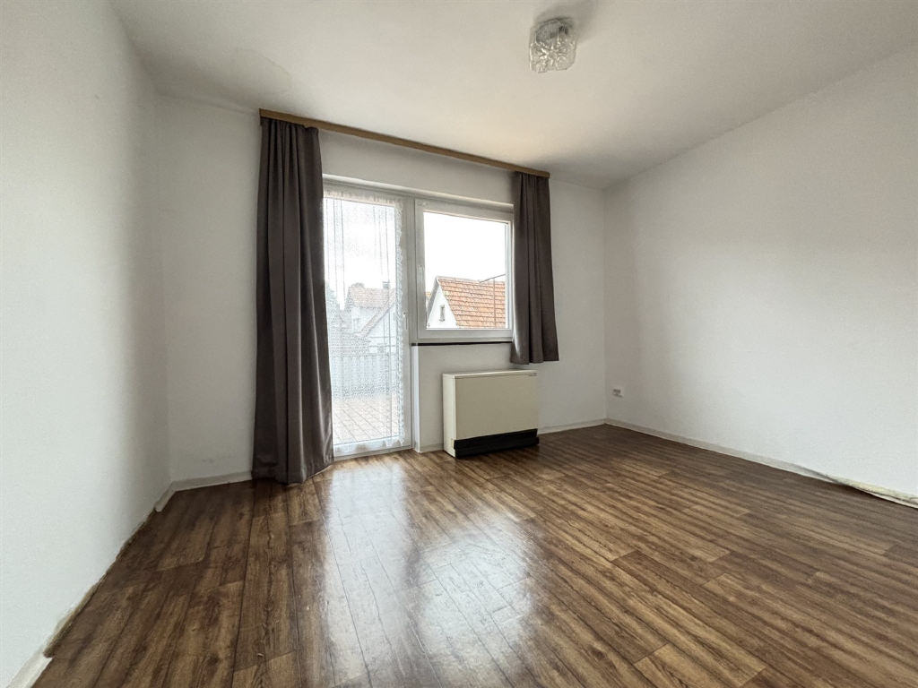 2. OG: Zimmer 2 mit Zugang zur Dachterrasse