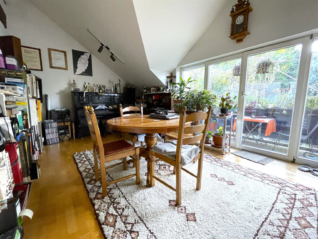 Wohnen / Essen mit Zugang zum Balkon