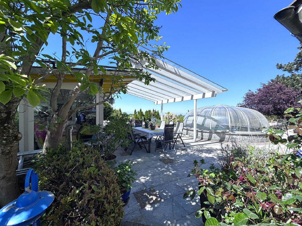 Frühstücksterrasse neben Wintergarten I