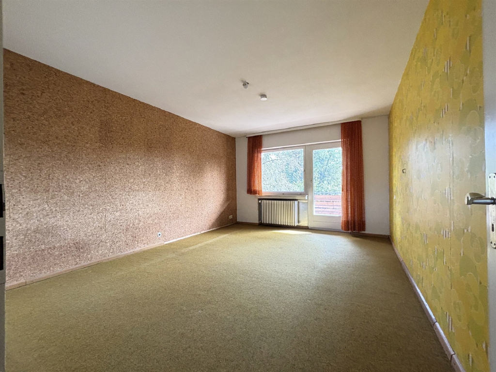 OG: Schlaf-/Arbeitszimmer 2 mit Zugang zum Balkon