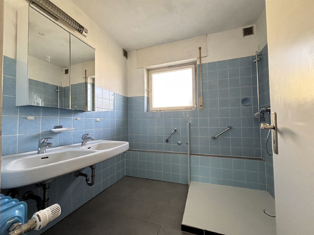 OG: Tageslicht-Badezimmer