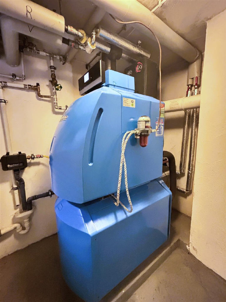 UG: Heizungsanlage, Baujahr 2019